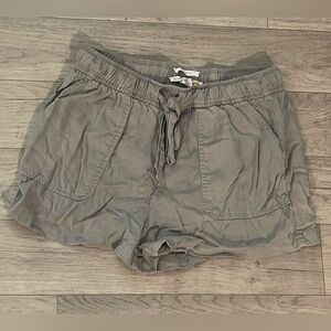 C&c California boutique large 100% lyocell Women Green pocket drawstring Shorts